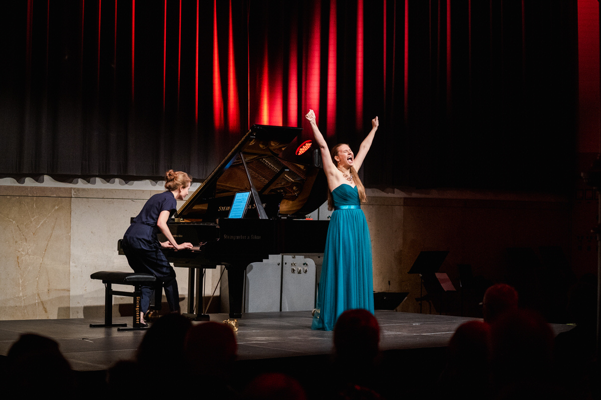 Konzertfotografie mit Marie Zahnlecker und Theresa Maria Romes während dem Kammermusik Festival Würzburg